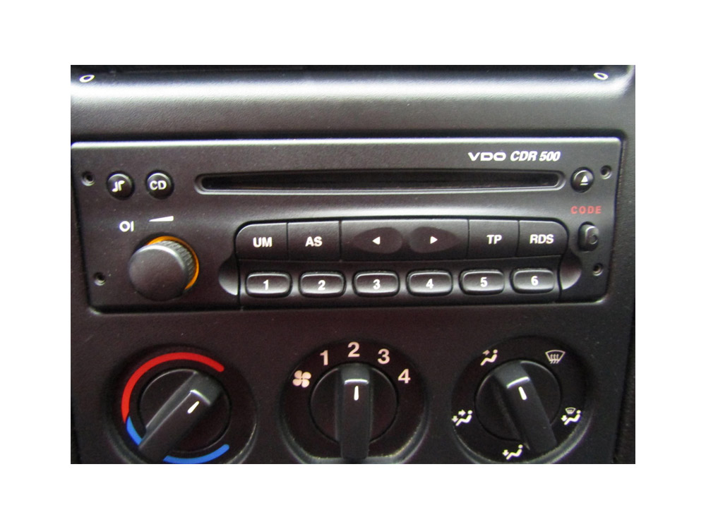 Autorádio OPEL Astra G JVC KD-T922BT Bluetooth s instalační sadou