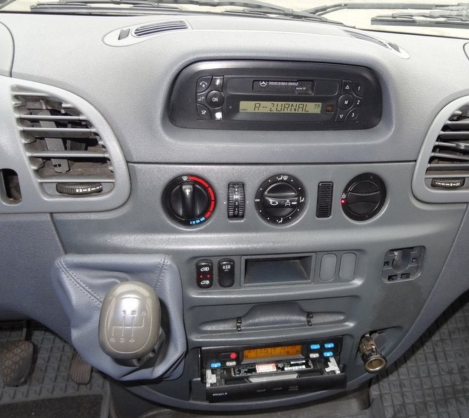Autorádio MERCEDES Sprinter 1999-2006 JVC KD-T922BT Bluetooth s instalační sadou