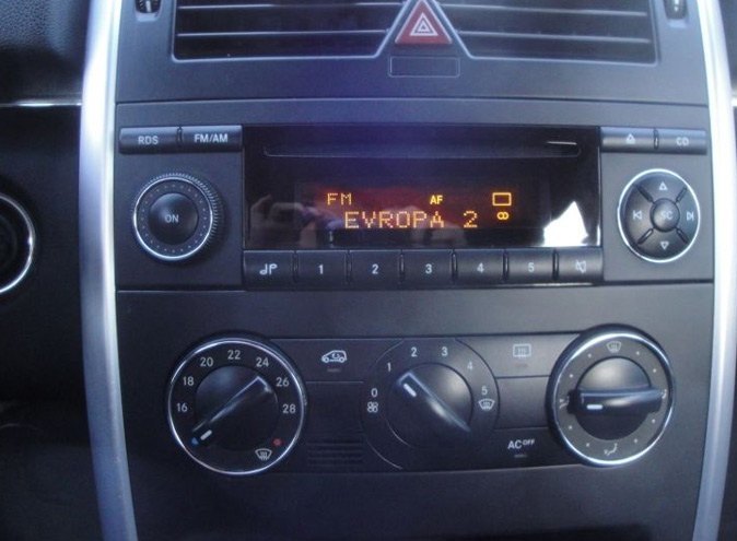 Autorádio MERCEDES A W169 2004-2012 JVC KD-T922BT Bluetooth s instalační sadou