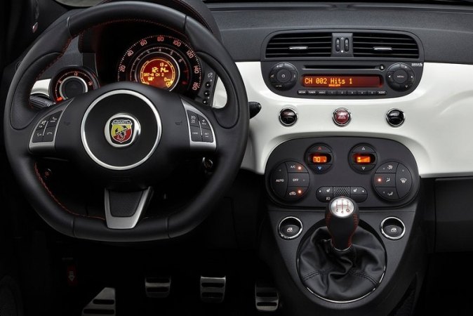 Autorádio FIAT 500 JVC KD-X382BT Bluetooth s instalační sadou