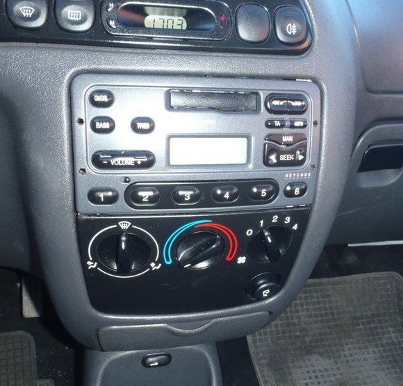 Autorádio FORD Fiesta 1996-2002 JVC KD-X382BT Bluetooth s instalační sadou