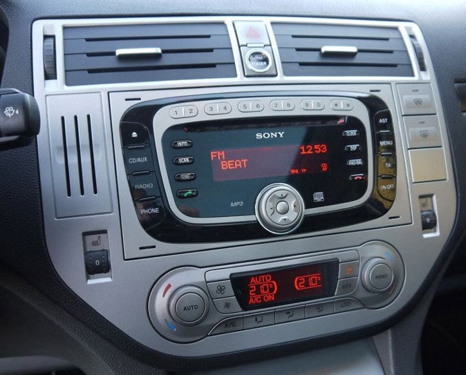 Autorádio FORD Kuga 2008-2012 JVC KD-X382BT Bluetooth s instalační sadou