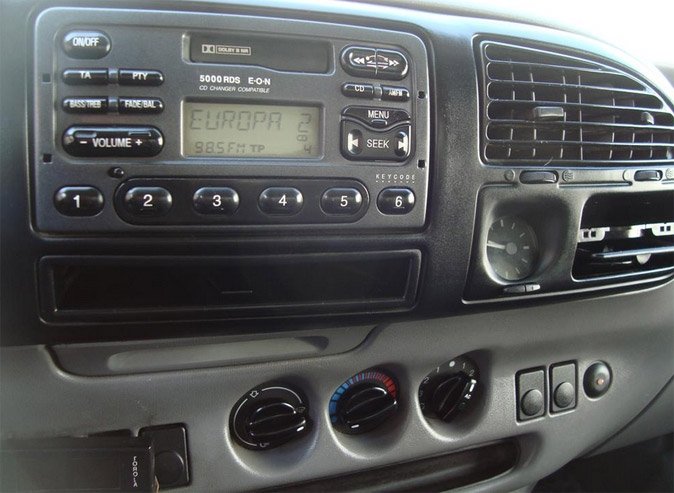 Autorádio FORD Transit 1994-2005 JVC KD-X382BT Bluetooth s instalační sadou