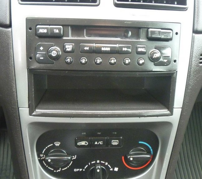 Autorádio PEUGEOT 307 2002-2005 JVC KD-X382BT Bluetooth s instalační sadou