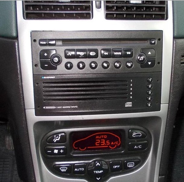 Autorádio PEUGEOT 307 2002-2005 JVC KD-X382BT Bluetooth s instalační sadou