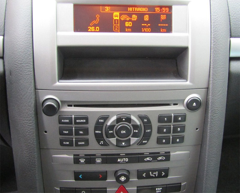 Autorádio PEUGEOT 407 JVC KD-X382BT Bluetooth s instalační sadou