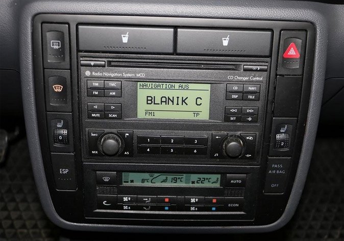 Autorádio SEAT Alhambra JVC KD-X382BT Bluetooth s instalační sadou