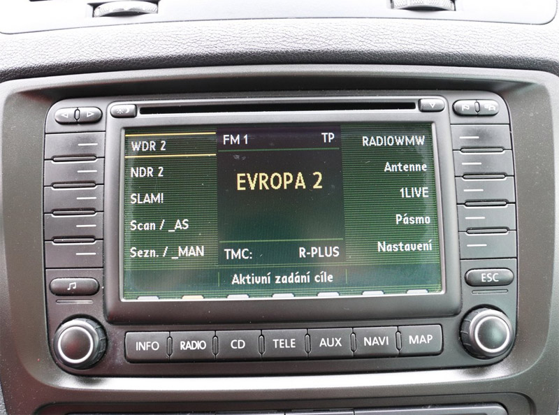 Autorádio Škoda Octavia II. RNS RCD JVC KD-X382BT Bluetooth s instalační sadou