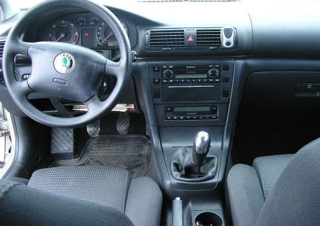 Autorádio ŠKODA Superb I. JVC KD-X382BT Bluetooth s instalační sadou