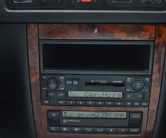 Autorádio VW Bora JVC KD-X382BT Bluetooth s instalační sadou