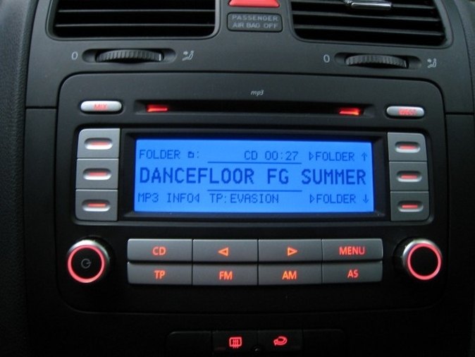 Autorádio VW Golf 5 Golf 6 JVC KD-X382BT Bluetooth s instalační sadou