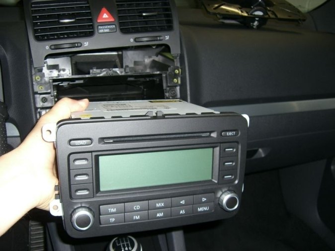 Autorádio VW Golf 5 Golf 6 JVC KD-X382BT Bluetooth s instalační sadou