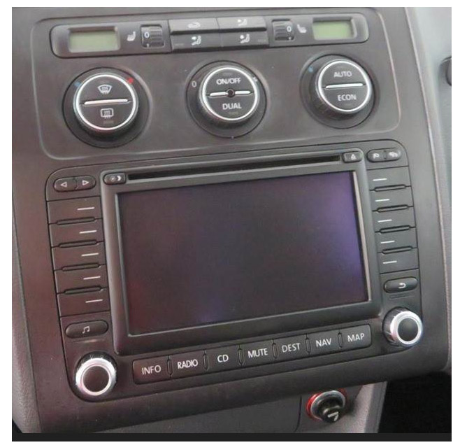 Autorádio VW Touran JVC KD-X382BT Bluetooth s instalační sadou