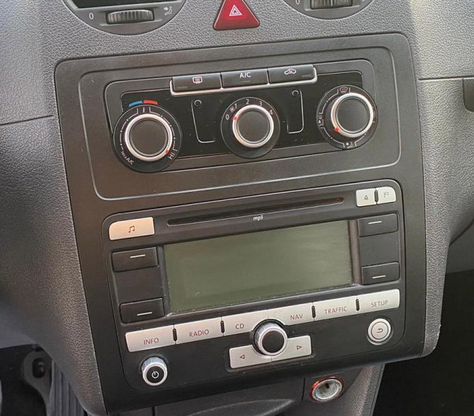 Autorádio VW Caddy JVC KD-X282BT Bluetooth s instalační sadou