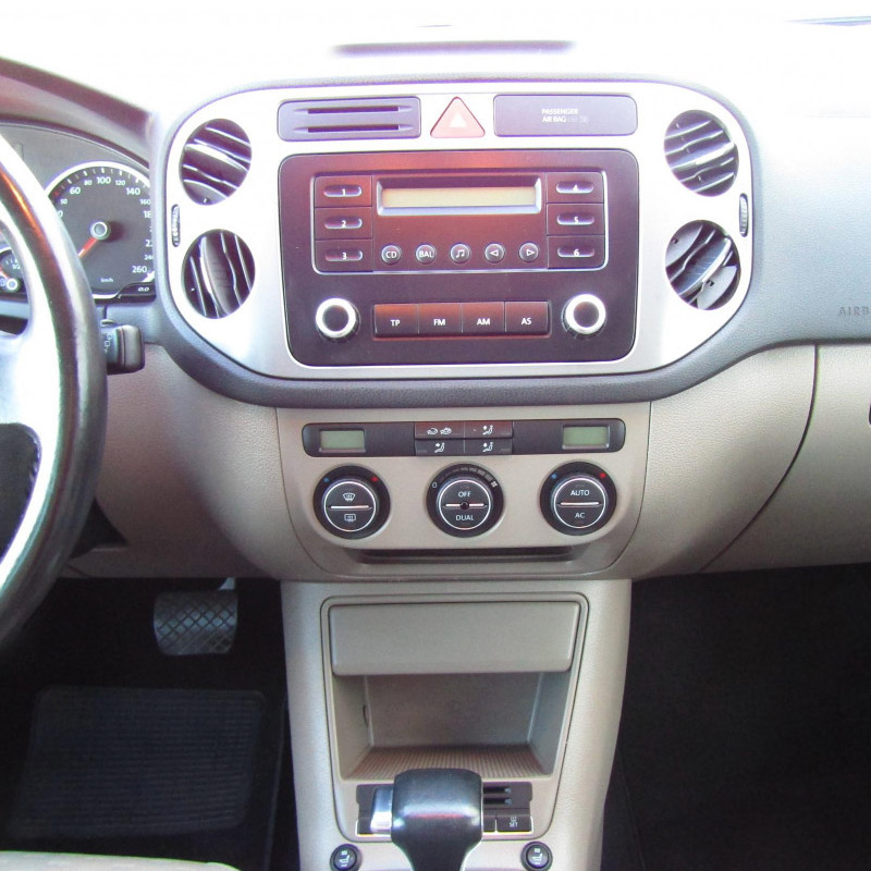 Autorádio VW Tiguan JVC KD-X282BT Bluetooth s instalační sadou