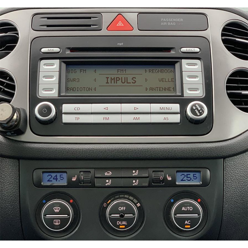 Autorádio VW Tiguan JVC KD-X282BT Bluetooth s instalační sadou