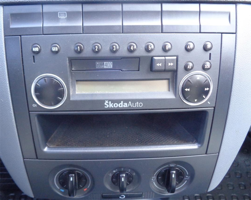 Autorádio ŠKODA FABIA I. JVC KD-X282BT Bluetooth s instalační sadou