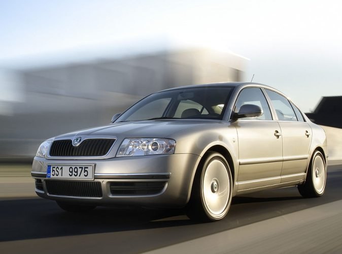Autorádio ŠKODA Superb I. JVC KD-X282BT Bluetooth s instalační sadou