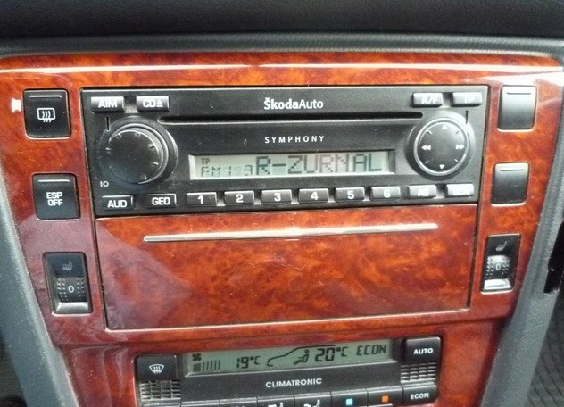 Autorádio ŠKODA Superb I. JVC KD-X282BT Bluetooth s instalační sadou