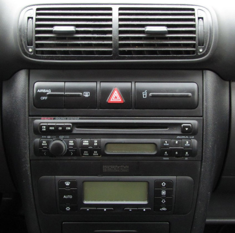 Autorádio SEAT Leon Toledo JVC KD-X282BT Bluetooth s instalační sadou