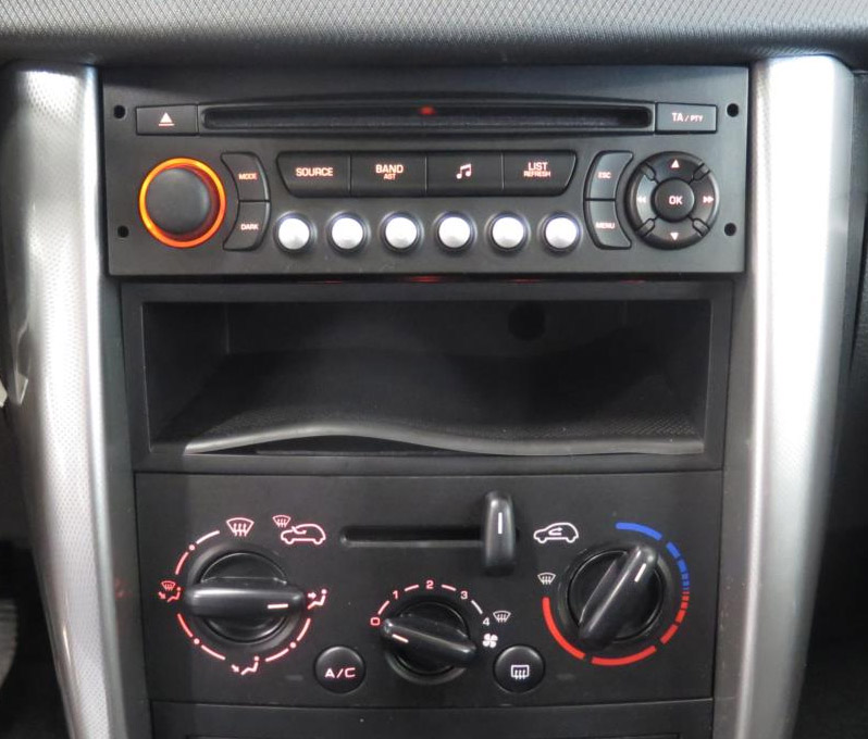 Autorádio PEUGEOT 207 JVC KD-X282BT Bluetooth s instalační sadou