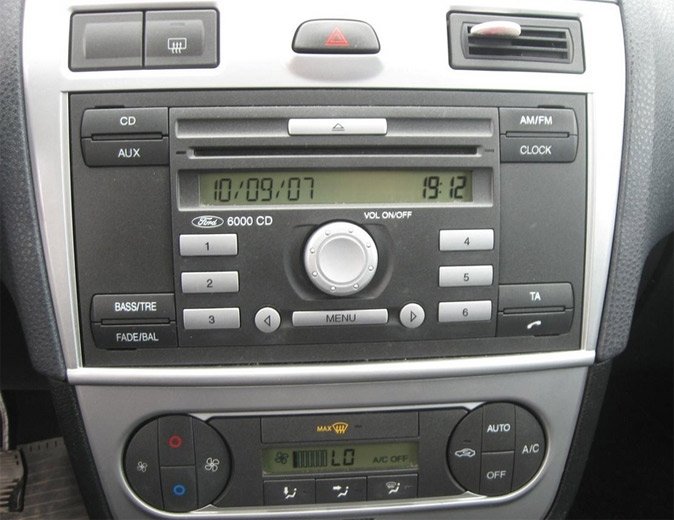 Autorádio FORD Fiesta 2005-2008 JVC KD-X282BT Bluetooth s instalační sadou
