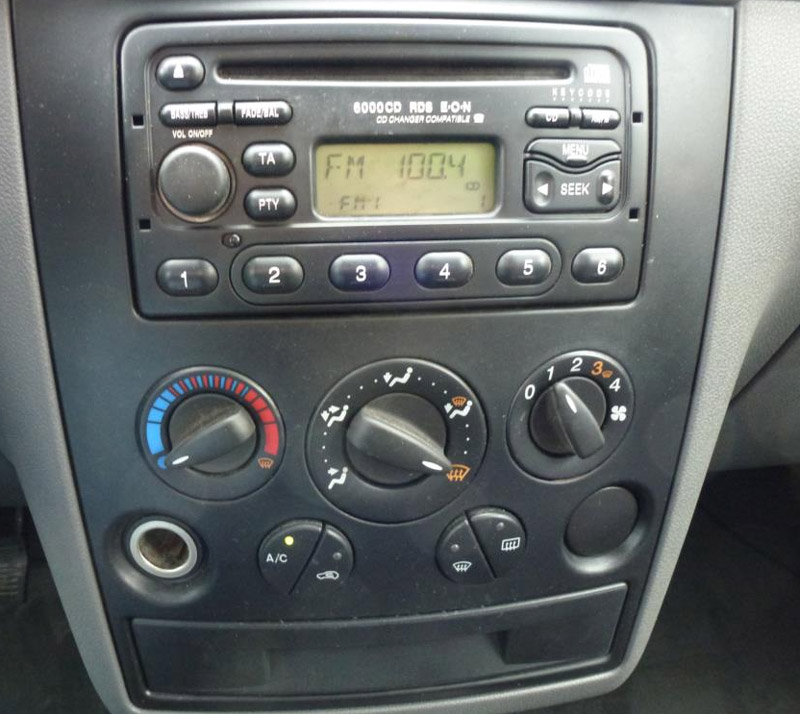 Autorádio FORD Tourneo Connect 2002-2006 JVC KD-X282BT Bluetooth s instalační sadou