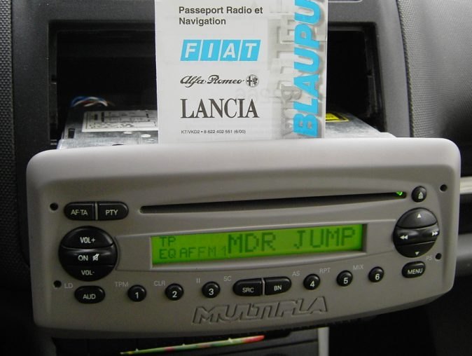Autorádio FIAT Multipla JVC KD-X282BT Bluetooth s instalační sadou