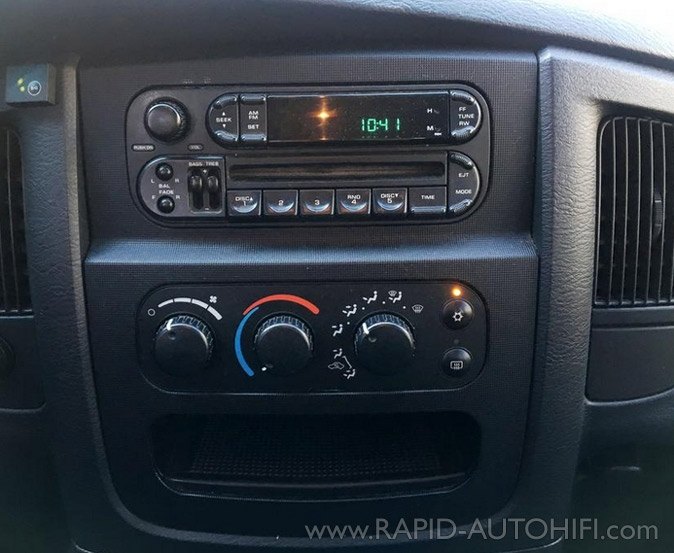 Autorádio DODGE RAM 2002-2005 JVC KD-X282BT Bluetooth s instalační sadou