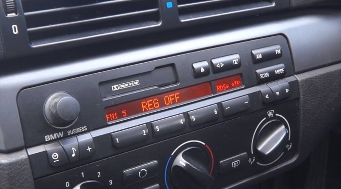 Autorádio BMW E46 1998-2003 JVC KD-X282BT Bluetooth s instalační sadou