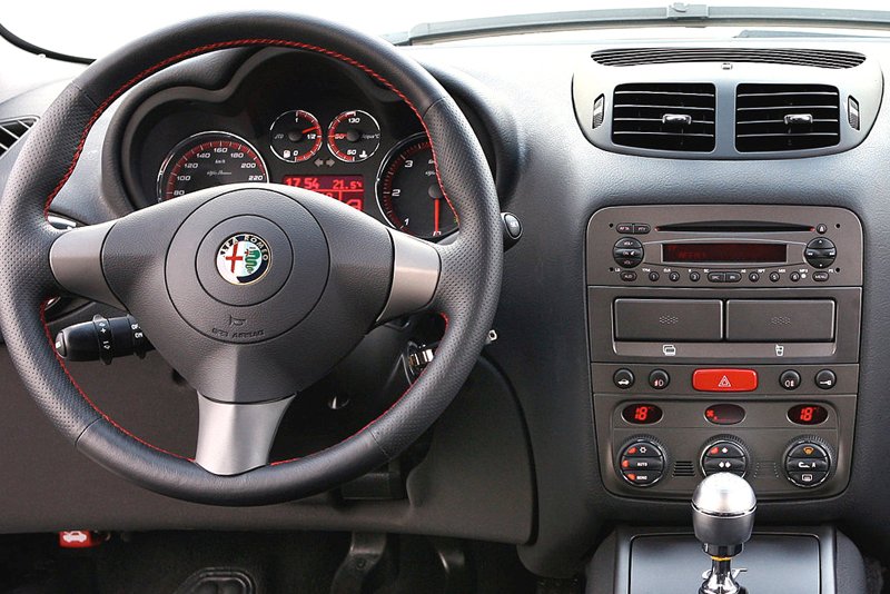 Rámeček autorádia ALFA ROMEO 147 a 156 GT stříbrný