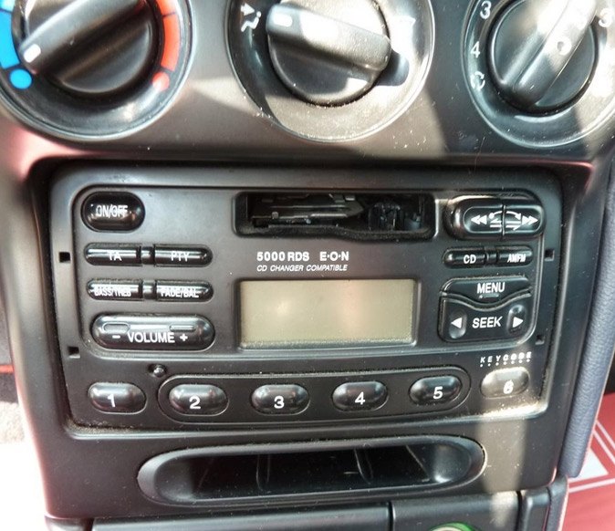 Rámeček autorádia FORD Mondeo od 1998 do 2002 sada s konektory
