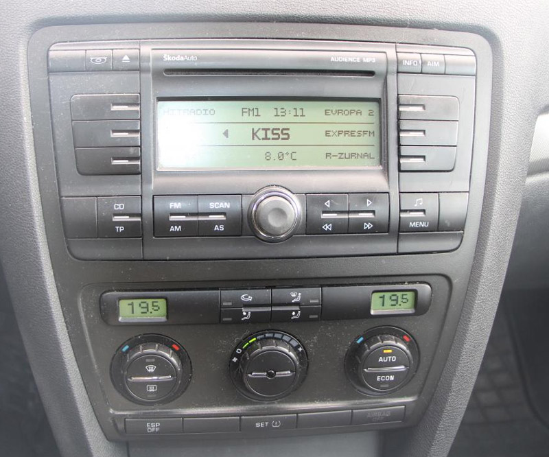 Autorádio ŠKODA Octavia II. ŠKODA Yeti JVC KD-T702BT Bluetooth s instalační sadou