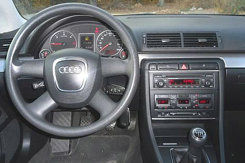 Rámeček autorádia Audi A4 B6 od 2001