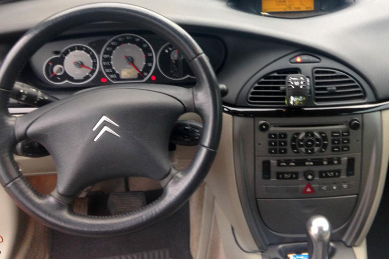 Rámeček autorádia Citroen C5 a Peugeot 407 Antracit