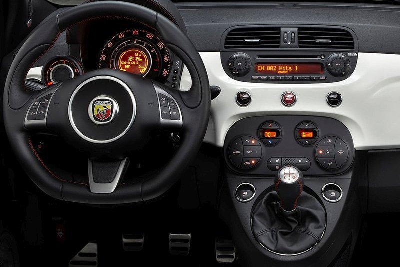 Rámeček autorádia Fiat 500 2007-2015