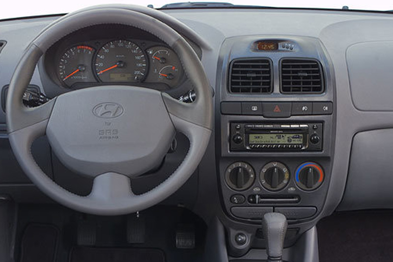 Rámeček autorádia Hyundai Accent 2002-2005