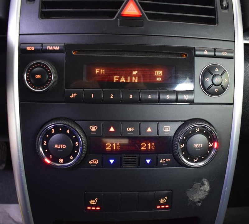 Autorádio MERCEDES B W245 2005-2011 JVC KD-T702BT Bluetooth s instalační sadou