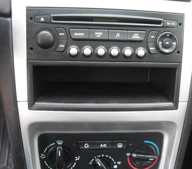 Autorádio PEUGEOT 307 2005-2008 JVC KD-T702BT Bluetooth s instalační sadou