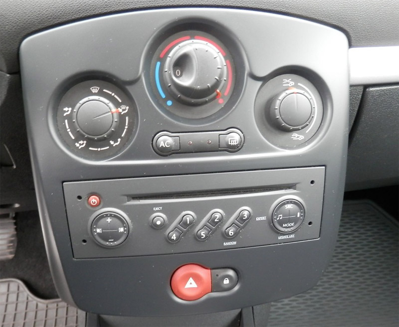 Autorádio RENAULT Clio 2005-2009 JVC KD-T702BT Bluetooth s instalační sadou