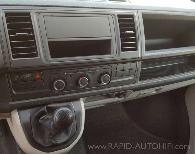 Autorádio VW Transporter T6 příprava JVC KD-T922BT Bluetooth s instalační sadou