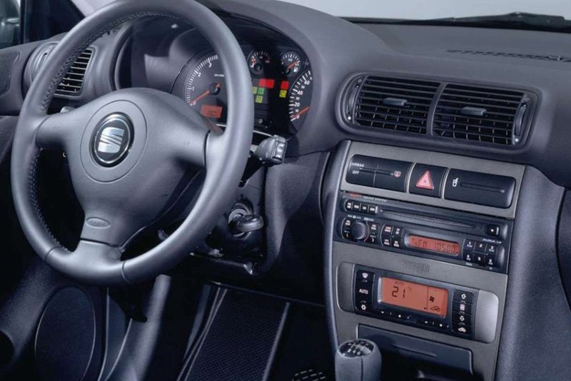 Rámeček autorádia Seat Toledo a Leon od 1999