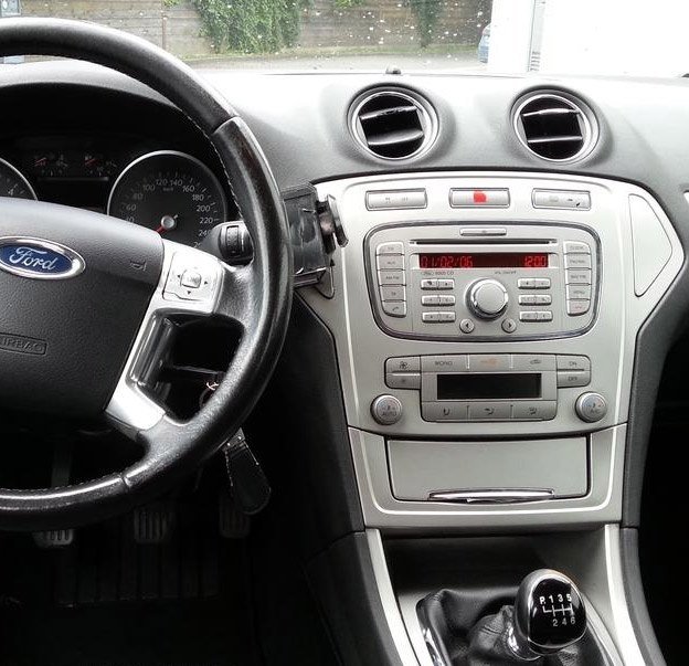 Rámeček autorádia FORD Mondeo 2007-2014 Sada s konektory