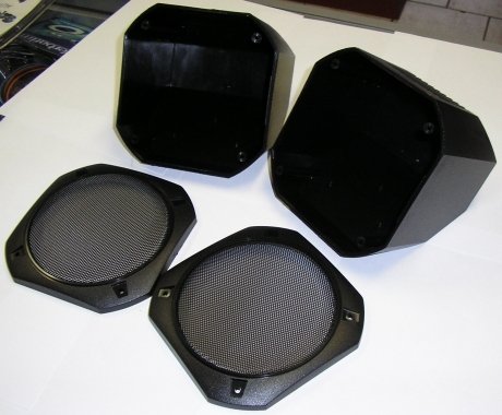 Reproduktorové boxy pro montáž 13 cm reproduktorů