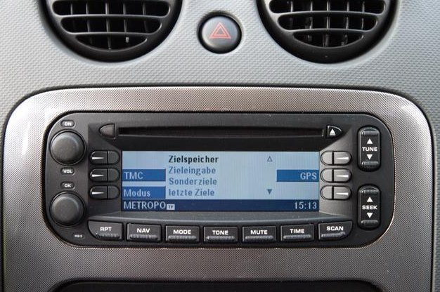 Autorádio JEEP Cherokee 2002-2007 JVC KD-T922BT Bluetooth s instalační sadou