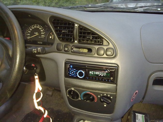 Rámeček autorádia FORD Focus Fiesta MAZDA 121 černý