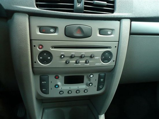 Autorádio RENAULT Thalia JVC KD-T702BT Bluetooth s instalační sadou