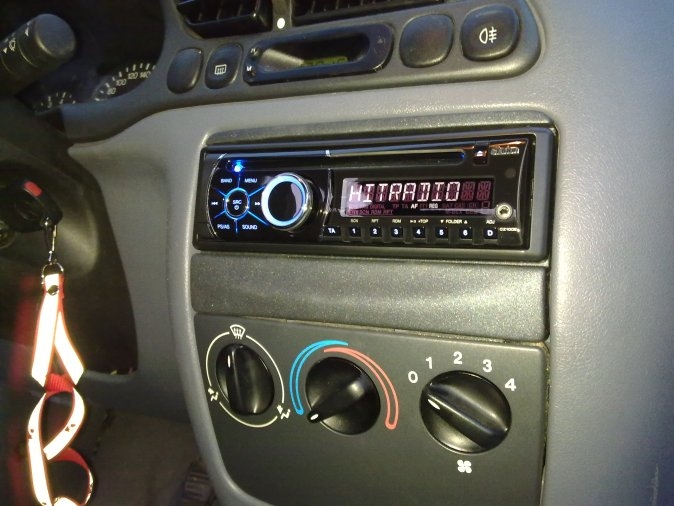 Rámeček autorádia FORD Focus Fiesta MAZDA 121 černý