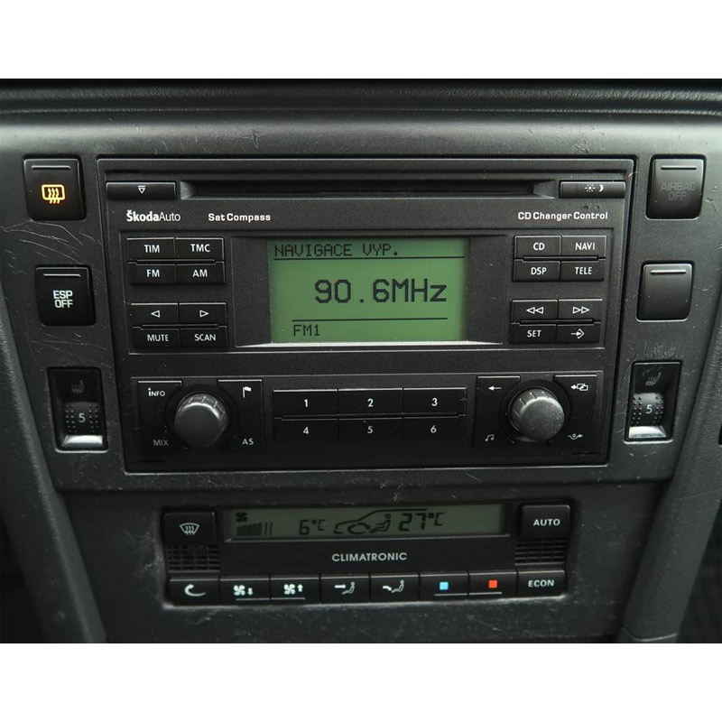 Autorádio ŠKODA Superb I. Rhapsody SatCompass JVC KD-X382BT Bluetooth s instalační sadou