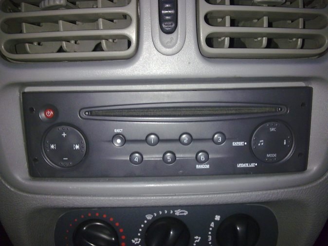 Autorádio RENAULT Thalia JVC KD-T702BT Bluetooth s instalační sadou